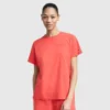 T-shirt clássica, logótipo tonal no lado esquerdo do peito