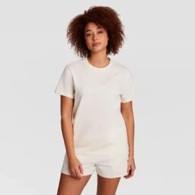 T-shirt clássica, logótipo tonal no lado esquerdo do peito