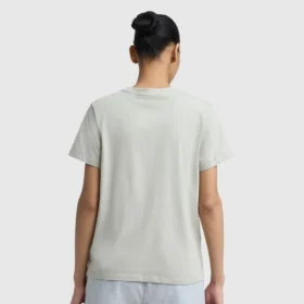 T-shirt clássica, logótipo tonal no lado esquerdo do peito