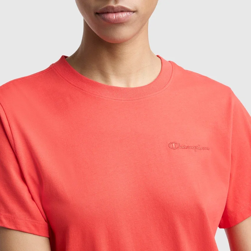 T-shirt clássica, logótipo tonal no lado esquerdo do peito