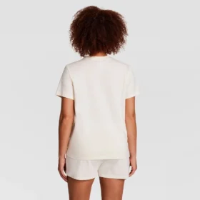 T-shirt clássica, logótipo tonal no lado esquerdo do peito