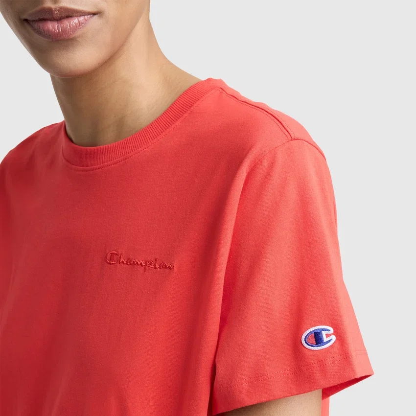 T-shirt clássica, logótipo tonal no lado esquerdo do peito